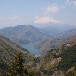 丹沢湖（山北町）と富士山（水源かん養保安林等）