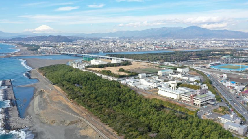 柳島水再生センターと富士山の写真