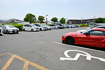 アリーナ前の駐車場