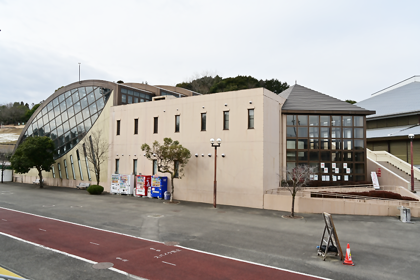 室内プール正面