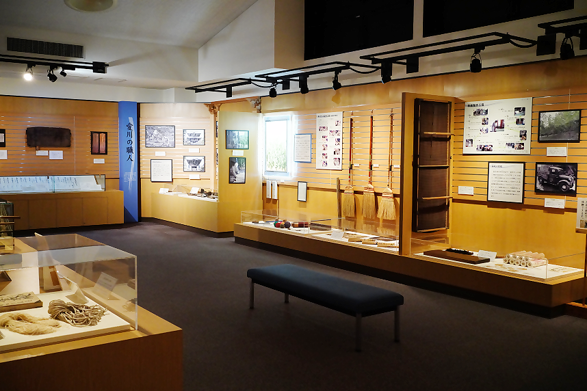 愛川町の伝統産業の展示風景