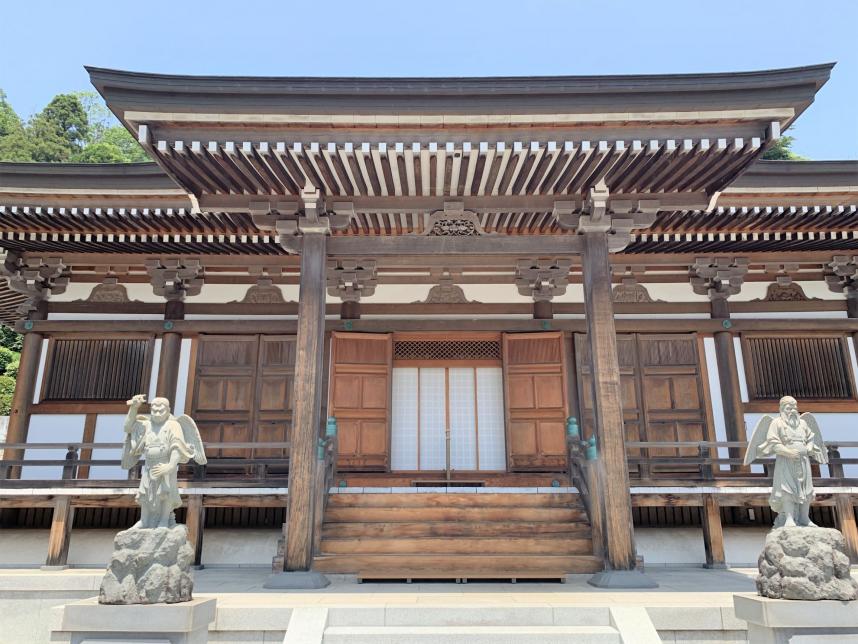 本堂正面