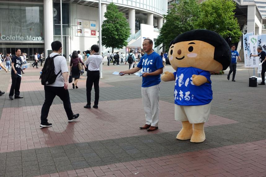 「ともに生きる」チラシ配り写真2