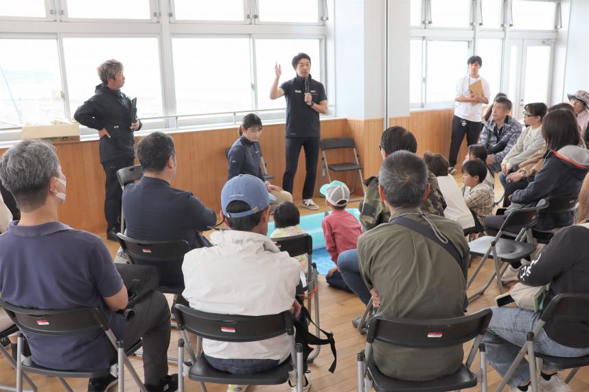 20250524オリンピアンからセーリングレースの解説の様子2