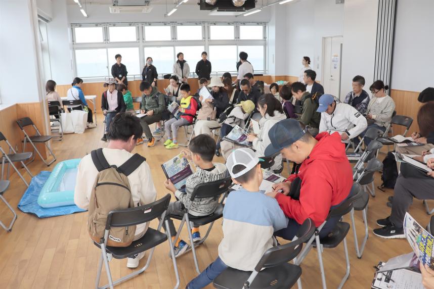 20250524クルーザーに乗ってセーリングレース観戦後の様子2