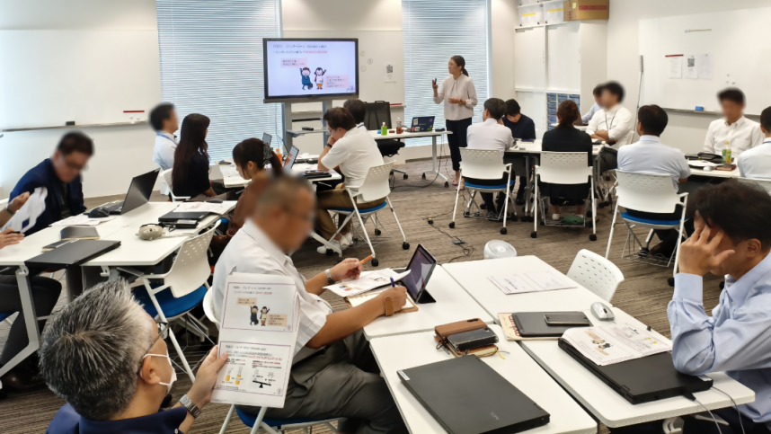 京浜急行電鉄株式会社の職場研修(講義)の様子