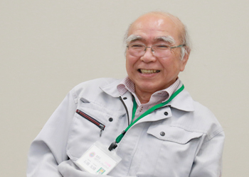 インタビューに回答する石橋さん