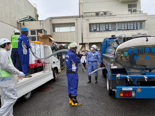 写真：応急給水訓練