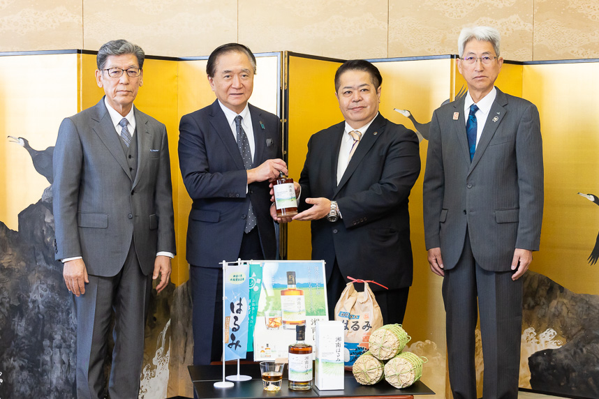 ウイスキー贈呈