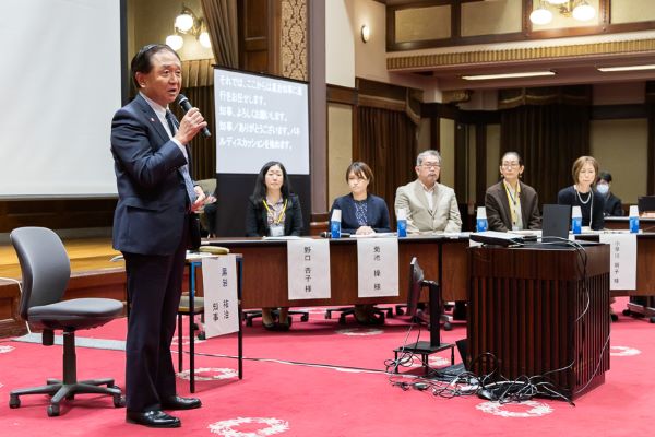知事と登壇者写真