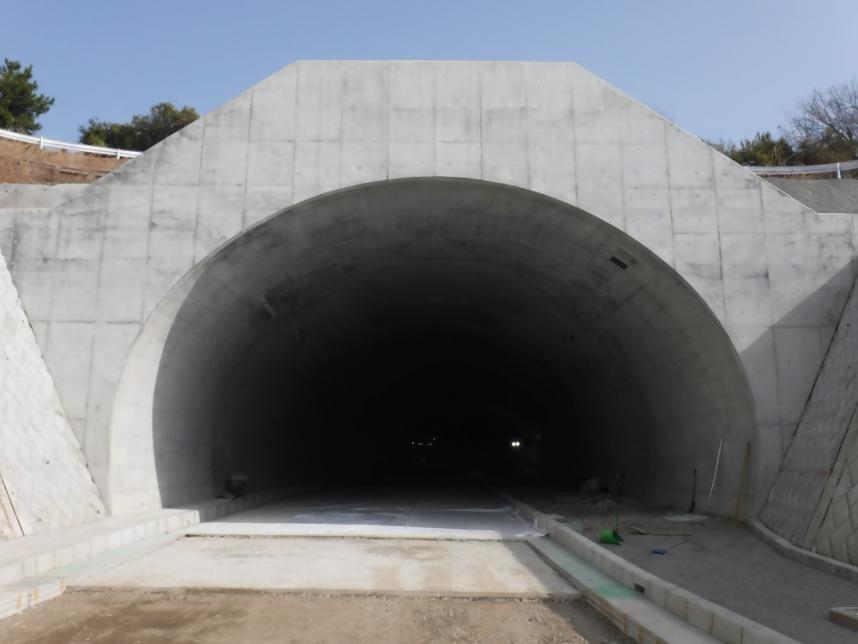 新山下トンネル入口