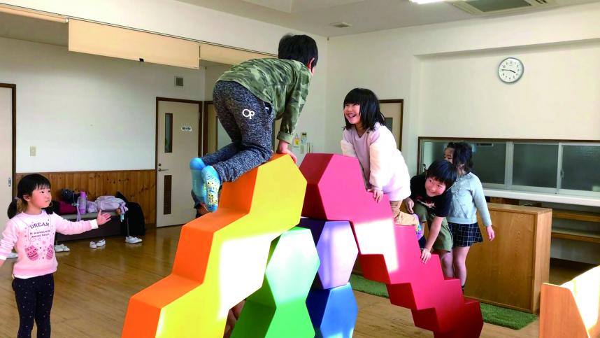 インクルーシブ遊具（グランドハニカム）