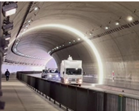 走行型計測車両によるトンネル点検の画像