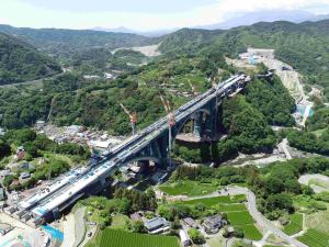 新東名高速道路　河内川橋