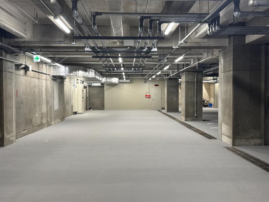 県立図書館収蔵館（旧新館）＿車庫