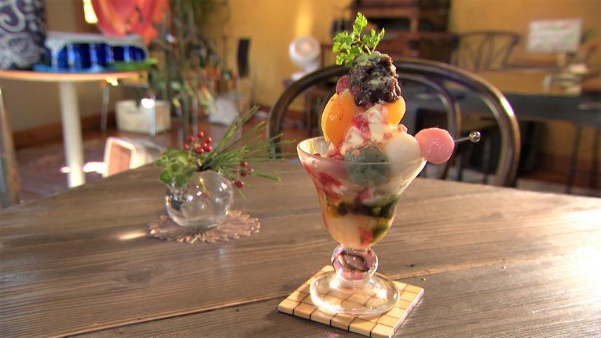 カフェ・ド・モトナミの人気パフェ、宮ノ下小町