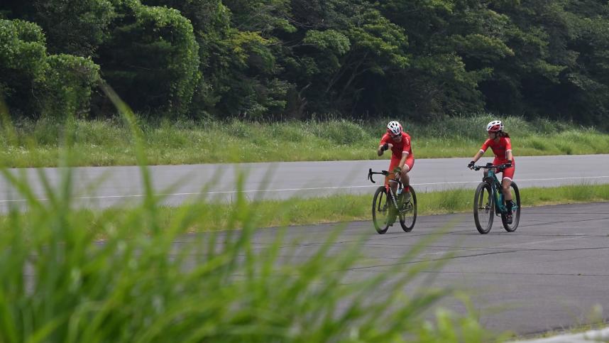 テレビ写真（自転車競技の早瀨憲太郎選手、久美選手）