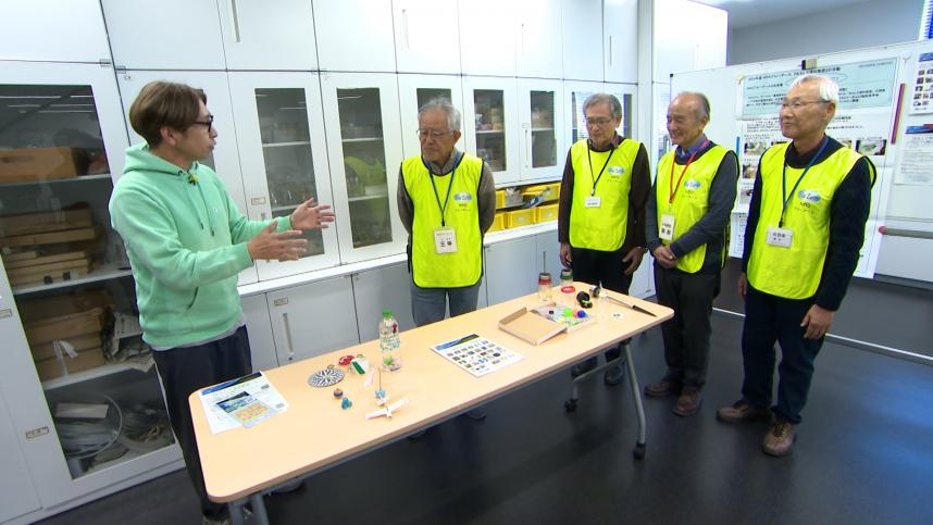 県立総合教育センターにて、ウッズ一郎リポーターとNPOブルーアースの皆さん