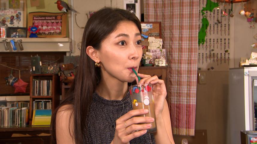 ソンベカフェでベトナムコーヒーをいただく熊井友理奈リポーター