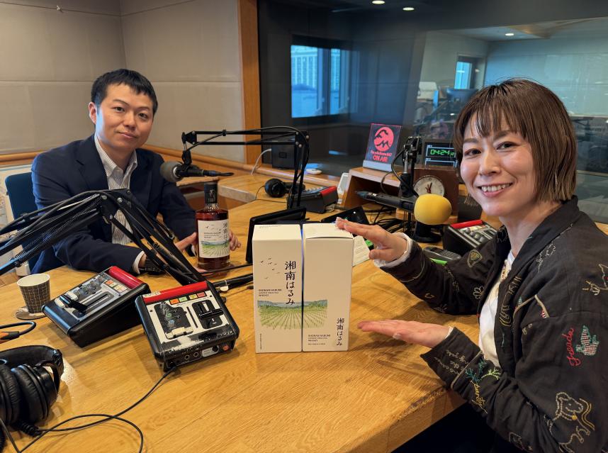 左からJA全農かながわの田中さんとパーソナリティの金子桃さん