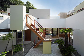 growing house 建物全体