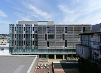 関東学院大学金沢八景キャンパス５号館（建築・環境棟）建物全体