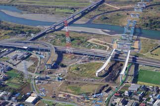 建設中の新東名高速道路