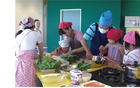 “花菜ガーデン”で開催された親子料理教室