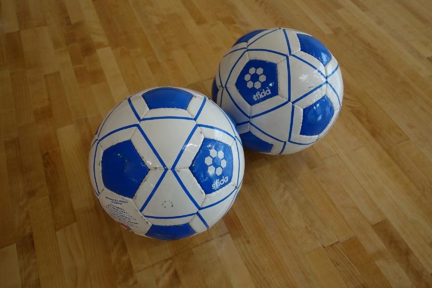 ブラインドサッカー用ボールの写真