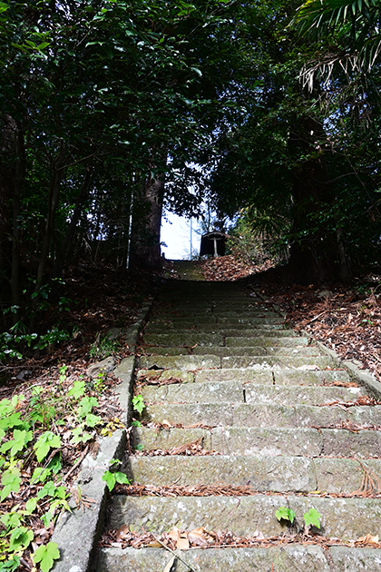 神社への石段