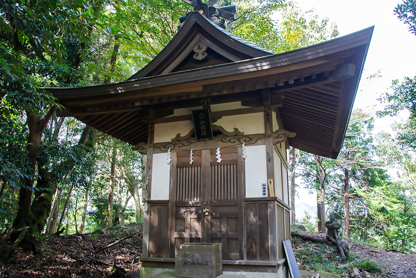 白山神社の御社