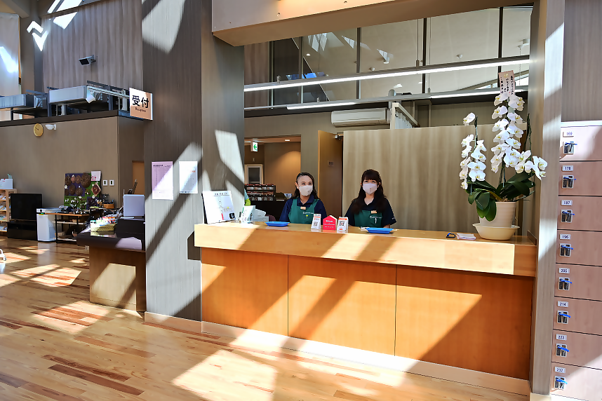 やまなみ温泉_受付の様子