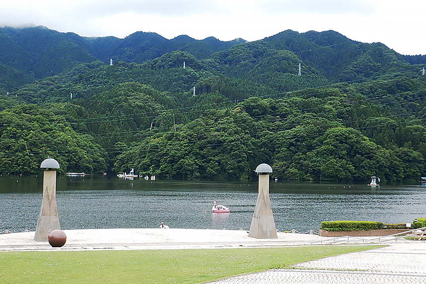 相模湖湖畔の様子