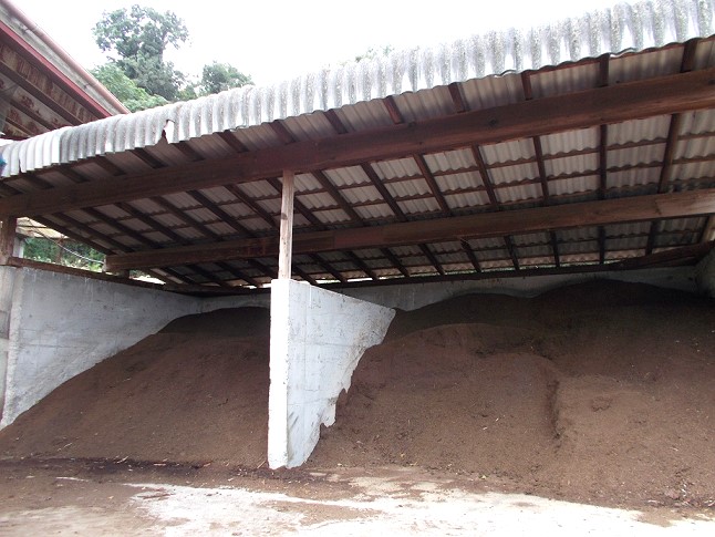 堆肥は近隣の耕種農家、家庭菜園用に販売している