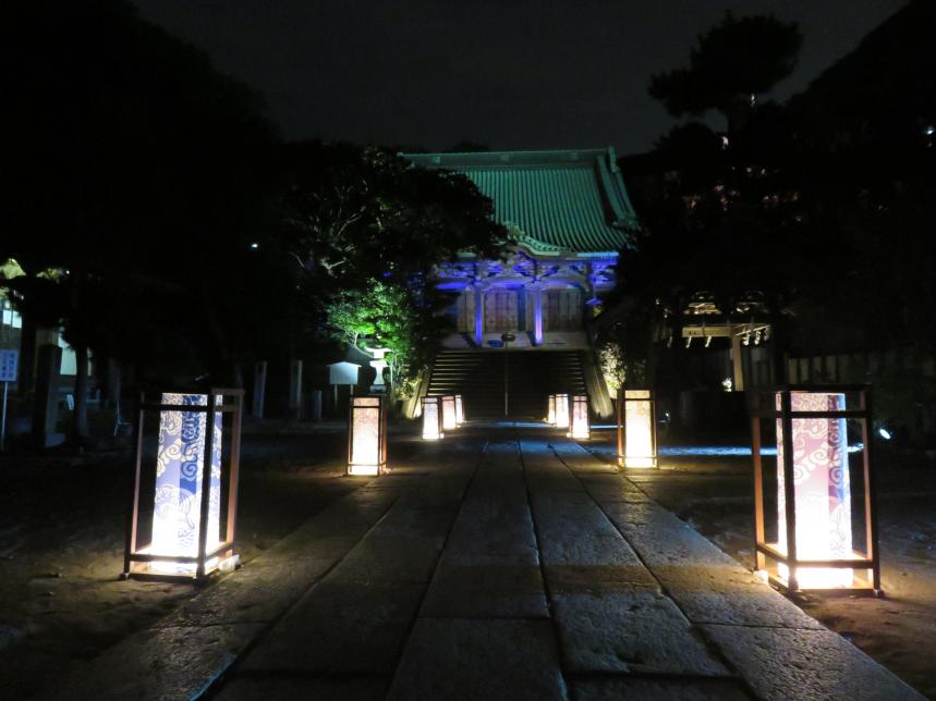 龍口寺のライトアップと灯籠