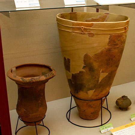 神奈川県埋蔵文化財センター　縄文時代後期の土器の展示