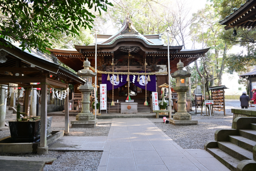 神社本殿正面から