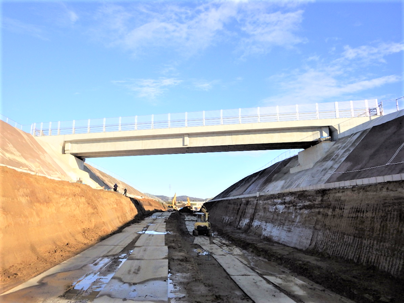 三浦縦貫道路II（ローマ数字の2）期（3号跨道橋製作・架設）道路改良工事