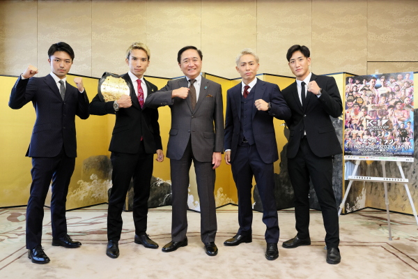 左から西京春馬選手、佐々木大蔵選手、私、大岩龍矢選手、林健太選手