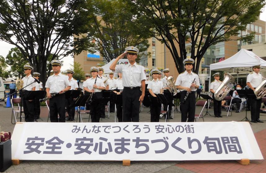 県警音楽隊の演奏