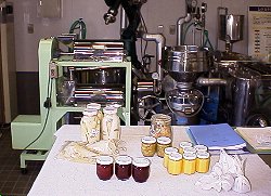 製造実験室の機器と製品