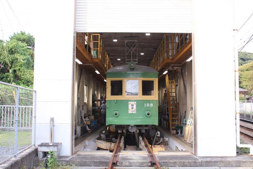 車庫に保存されている108号車（タンコロ）