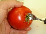 写真：トマトへた取り