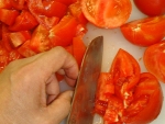写真：トマト粗く切る