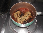 写真：鍋の調味料をひと煮立ちさせる