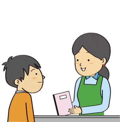 商品を男の子に渡す店員
