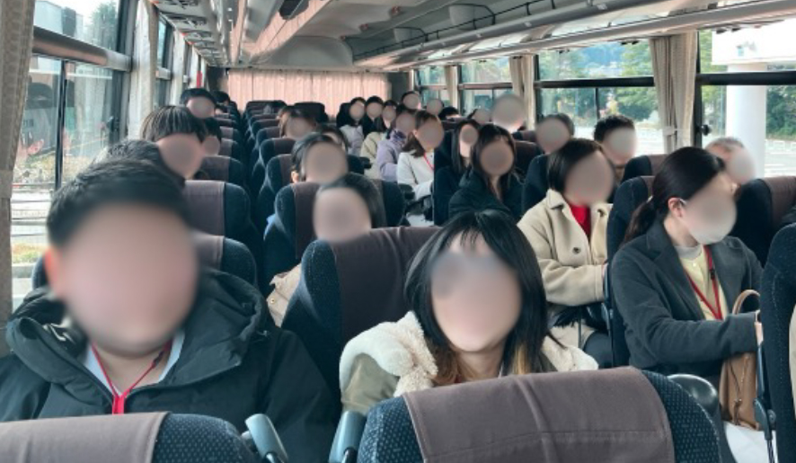 帰りのバス車内では話も弾みます