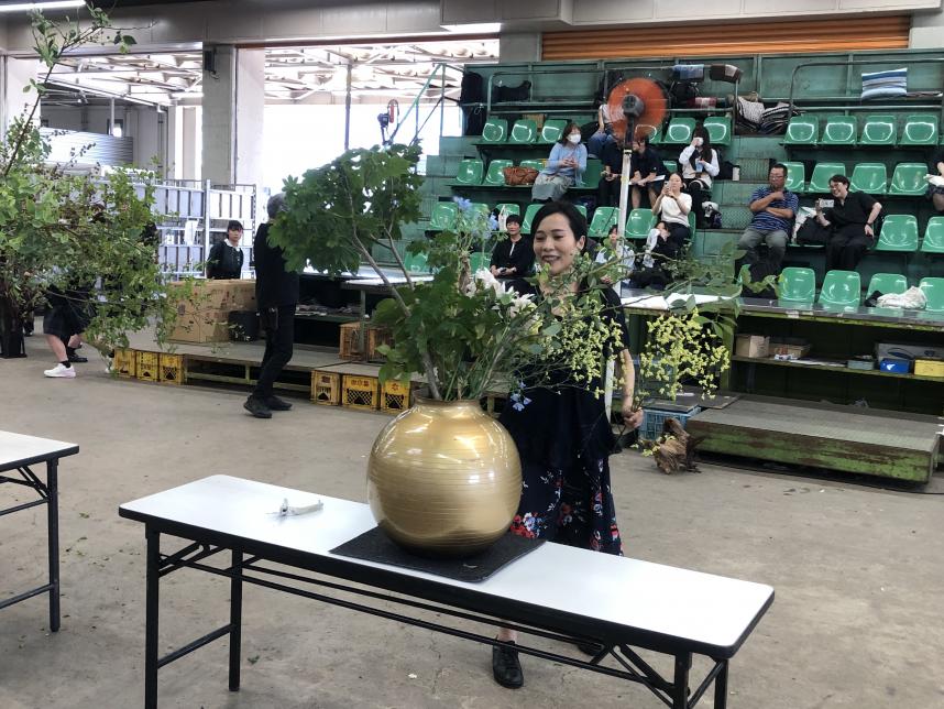 花いけ練習会の実演指導