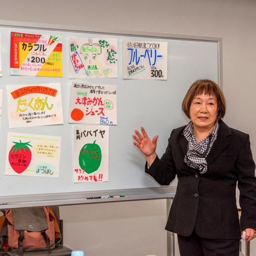 大繁盛の直売所を営む小俣シゲ子さんの「若い人に伝えたいこと」- 女性農業者活躍表彰受賞者インタビュー -