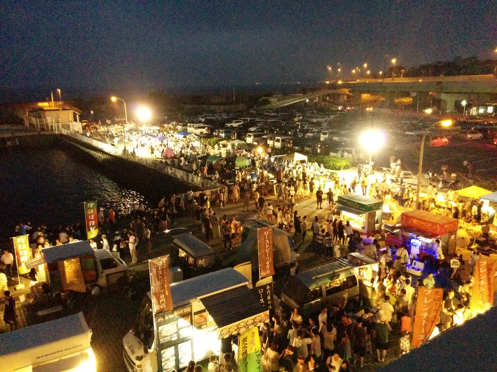 夏は夜市に変身！　大磯市 (さかなの朝市)